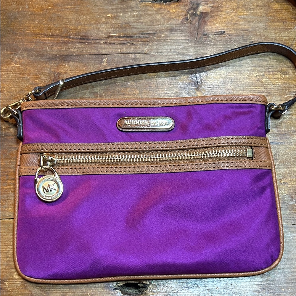 Michel Kors Kempton wristlet